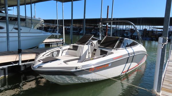 Yamaha Boats 242 
