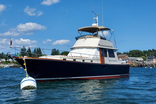 Lyman-Morse Custom Flybridge image