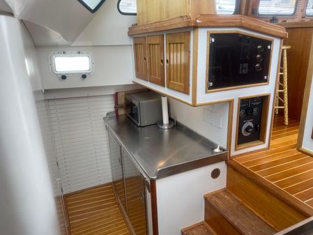 Lyman-Morse Custom Flybridge image