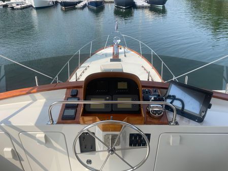 Lyman-Morse Custom Flybridge image