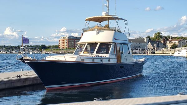 Lyman-Morse Custom Flybridge