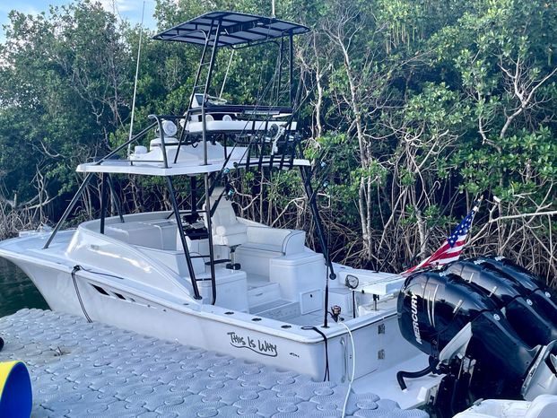 2000 Luhrs Tournament 320 Open Jupiter, Florida - Majesty Yachts