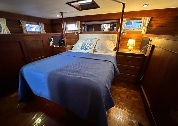Island Gypsy Flush Aft Deck Trawler-Motor Yacht image