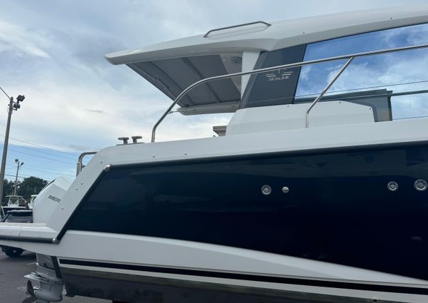 Sealine C335V image