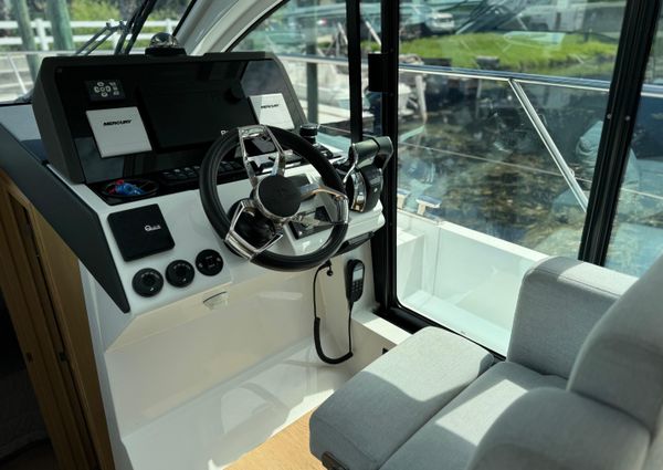 Sealine C335V image