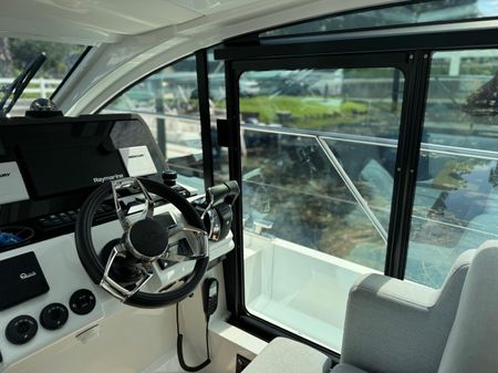 Sealine C335V image