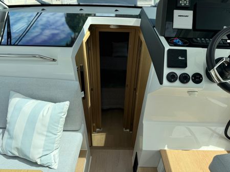 Sealine C335V image