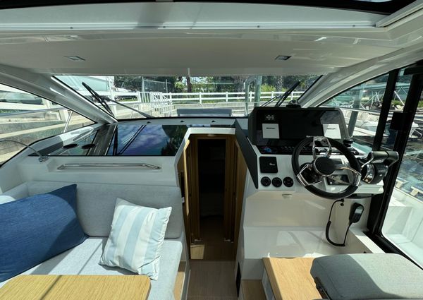 Sealine C335V image