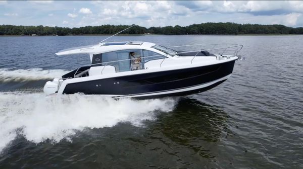 Sealine C335V image