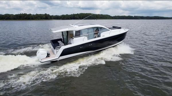 Sealine C335V image