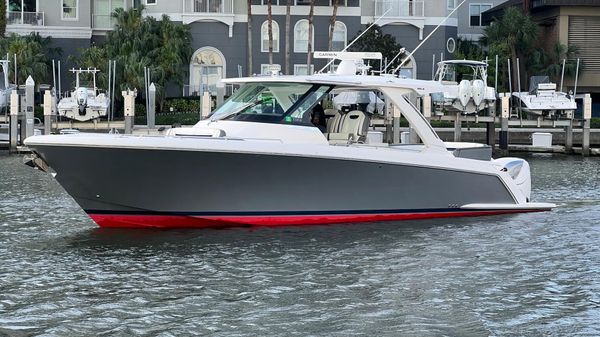 Tiara Yachts 38 LS