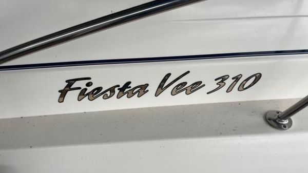 Rinker 310 Fiesta Vee 