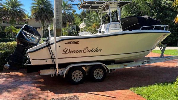 Mako 232 Center Console