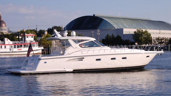 Tiara Yachts 5200 Express 