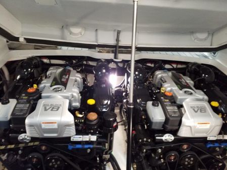 Formula 330 Crossover Bowrider image