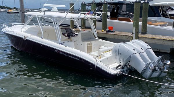Midnight Express 37 mid cabin