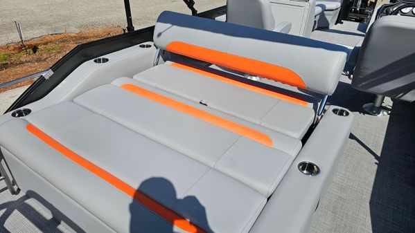 Bentley-pontoons LEGACY-243-SWINGBACK image