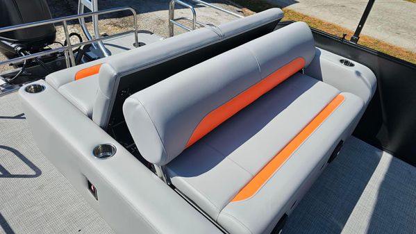 Bentley-pontoons LEGACY-243-SWINGBACK image