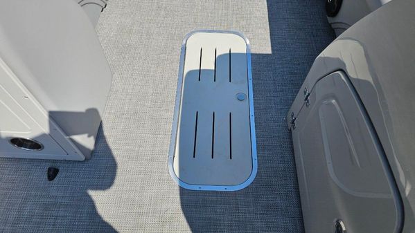 Bentley-pontoons LEGACY-243-SWINGBACK image