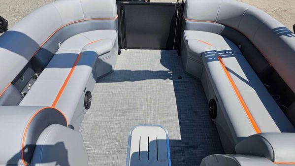 Bentley-pontoons LEGACY-243-SWINGBACK image