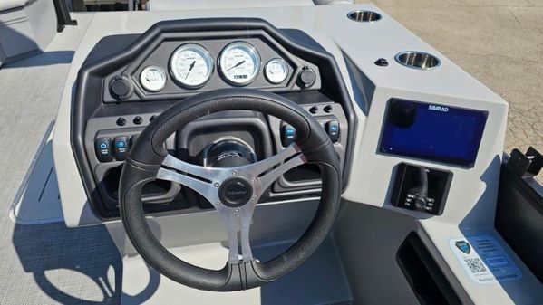 Bentley-pontoons LEGACY-243-SWINGBACK image