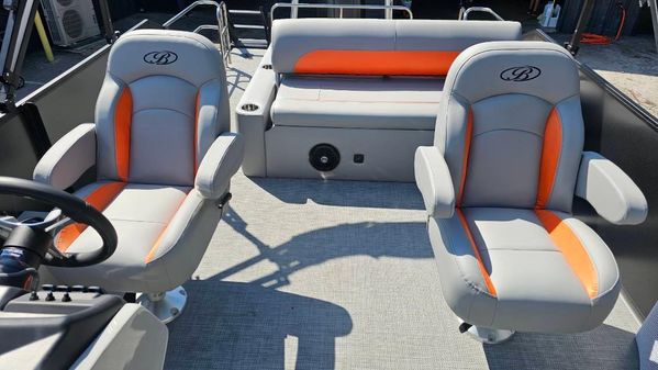 Bentley-pontoons LEGACY-243-SWINGBACK image