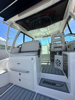 Boston Whaler 315 Conquest image