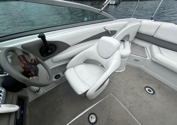 Crownline 230-LS image