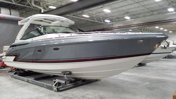 Formula 330 Crossover Bowrider
