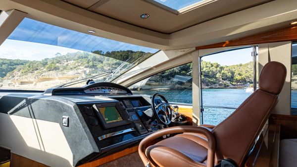 Princess Yachts V65 image