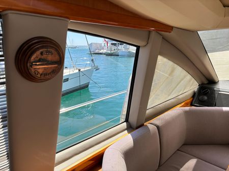 Princess Yachts V65 image