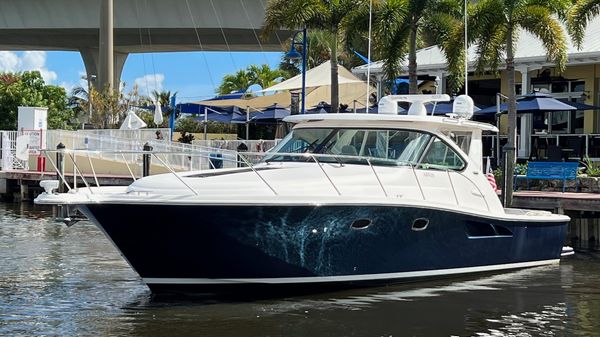 Tiara Yachts 39
