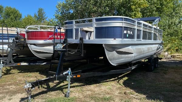 Bennington 22 SFX 