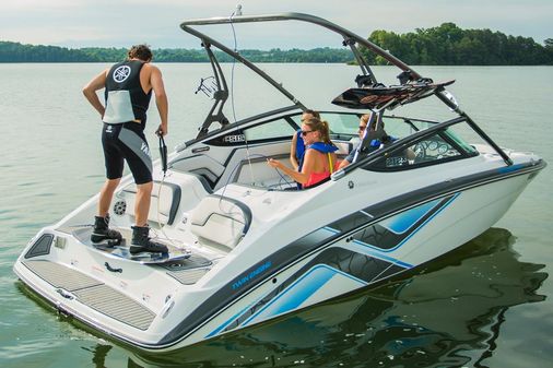Yamaha Boats 212X image
