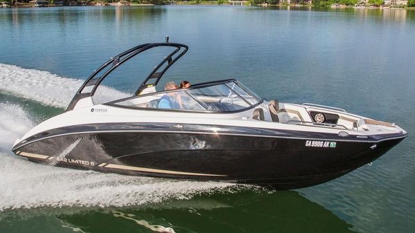 Yamaha Boats 242 Limited S