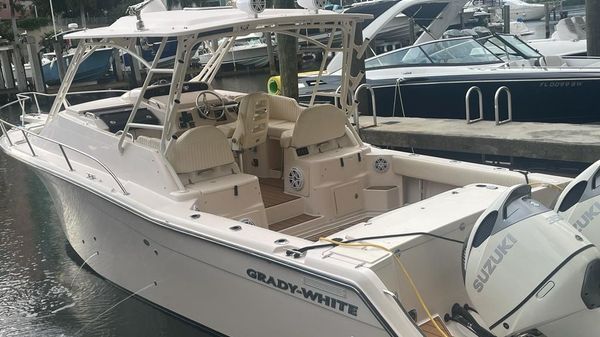 Grady-White 330 Express