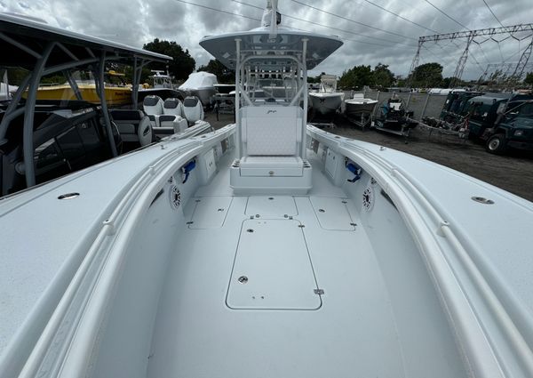 Yellowfin 32 image