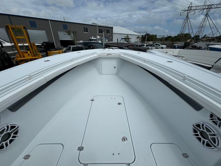 Yellowfin 32 image