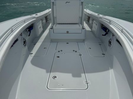 Yellowfin 32 image