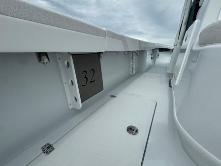 Yellowfin 32 image