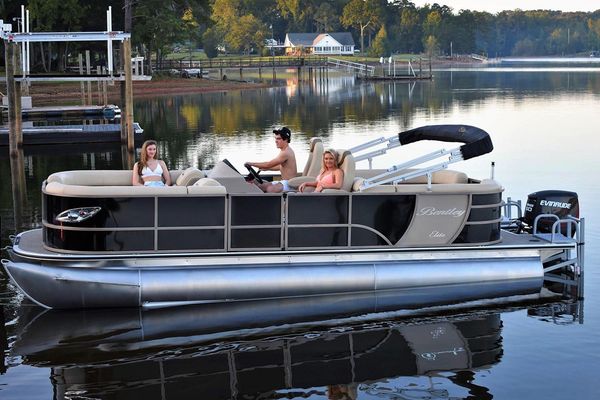 Bentley Pontoons 220 Elite Admiral - main image