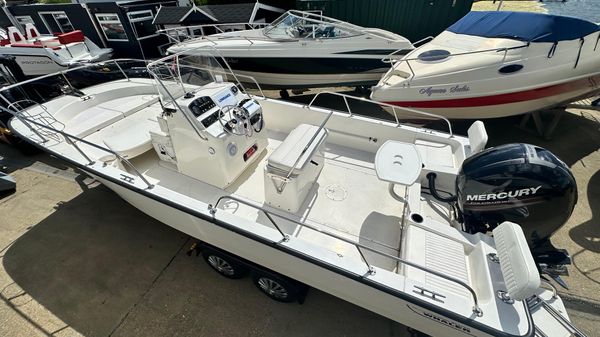 Boston Whaler 210 Montauk 