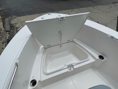 Robalo R180 Center Console image