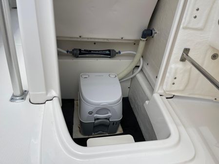 Robalo R180 Center Console image