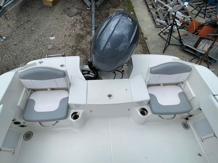 Robalo R180 Center Console image