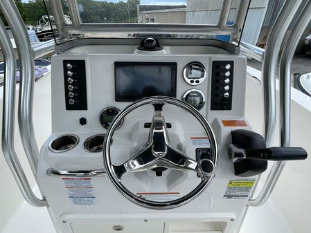 Robalo R180 Center Console image