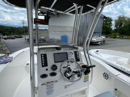 Robalo R180 Center Console image