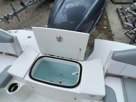 Robalo R180 Center Console image