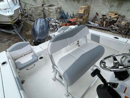 Robalo R180 Center Console image