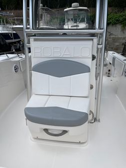 Robalo R180 Center Console image